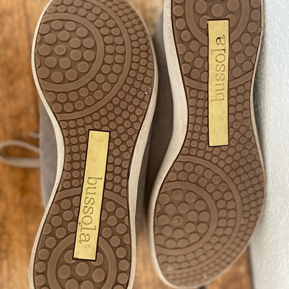 Bussola women’s fashion sneaker. - Picture 3 of 10